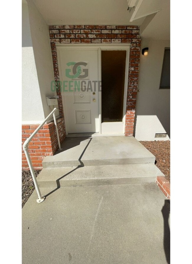 Building Photo - 925 Charleston Ave