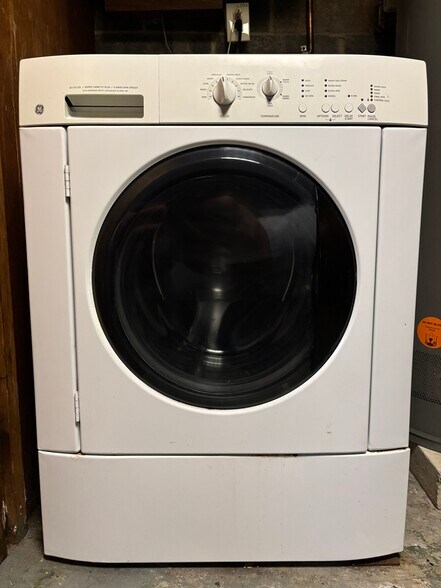 Washer - 30 E 36th St