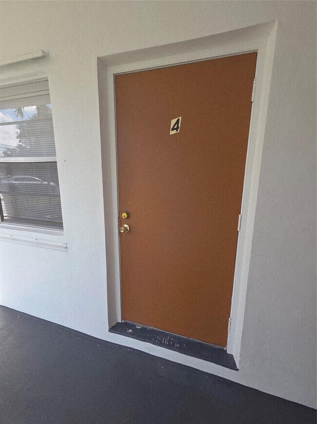 Building Photo - 1007 N 19th Ave