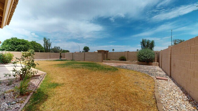 Building Photo - 9814 W Menadota Dr