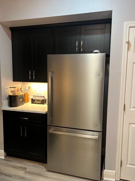 Building Photo - 1302 Windsor St