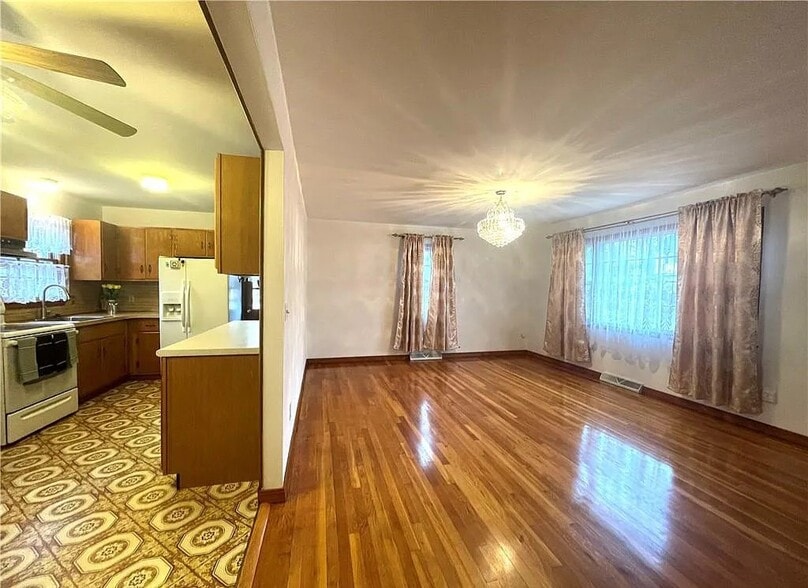 Building Photo - 184 Hillcrest Ave