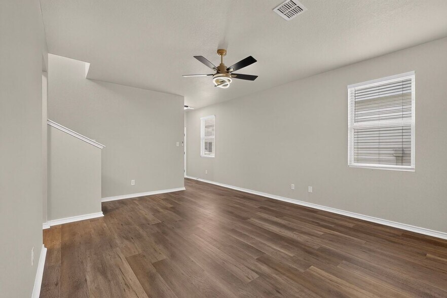 Building Photo - 10423 Green Prairie