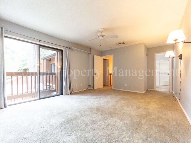 Building Photo - 2030 Albert Cir