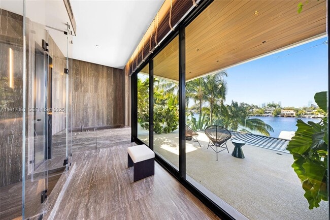 Building Photo - 200 W Rivo Alto Dr