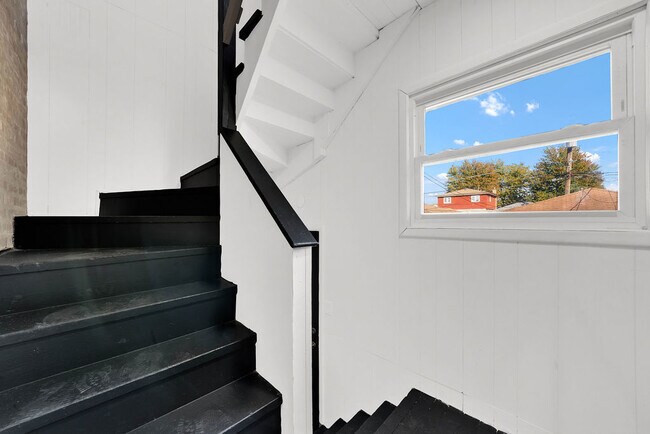 Building Photo - 5527 S Mason Ave