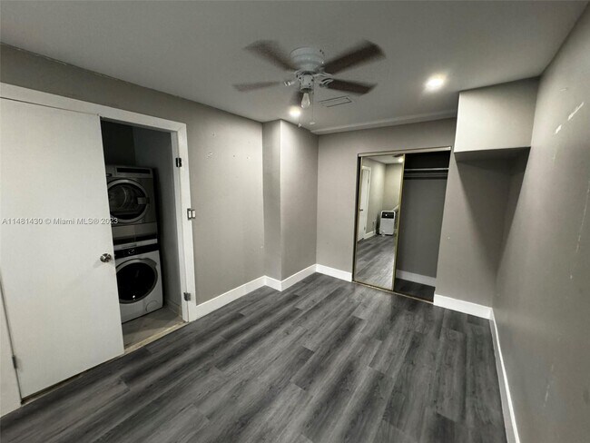 Building Photo - 4206 SW 28th St