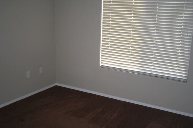 Building Photo - 7115 Quarterhorse Ln