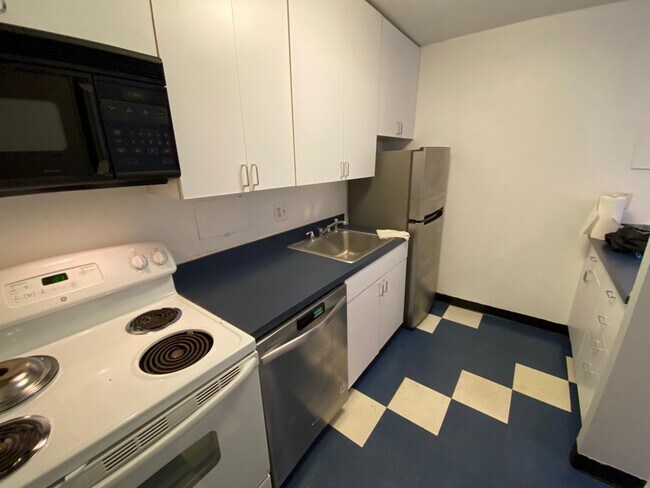 Building Photo - Efficiency close to Dupont Circle