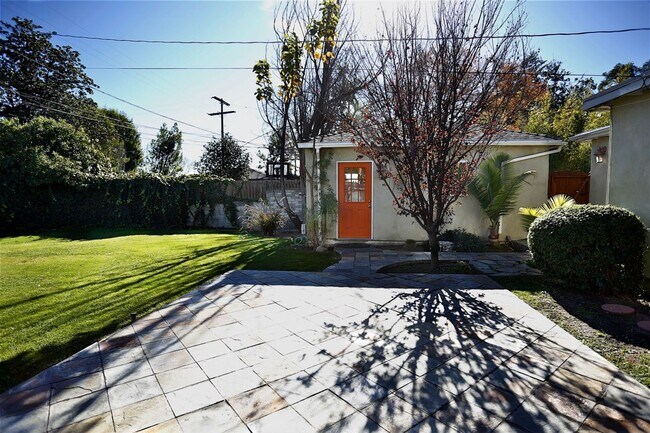 Building Photo - Beautiful North Hollywood 3 Bedroom, 2 Bath Single Family Home  *** Non-Smoking***