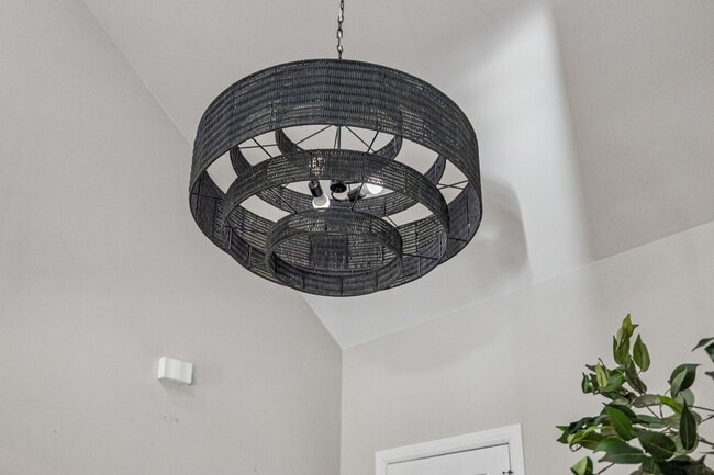 Building Photo - 594 Lake Haven Dr