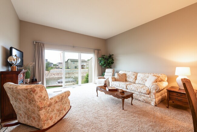 Building Photo - 2304 Marina Rd SE