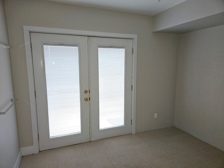 Building Photo - 1039 Clay Ave