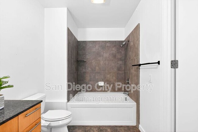 Building Photo - 1025 Island Ave