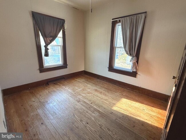 Building Photo - 19 Oakland Ave