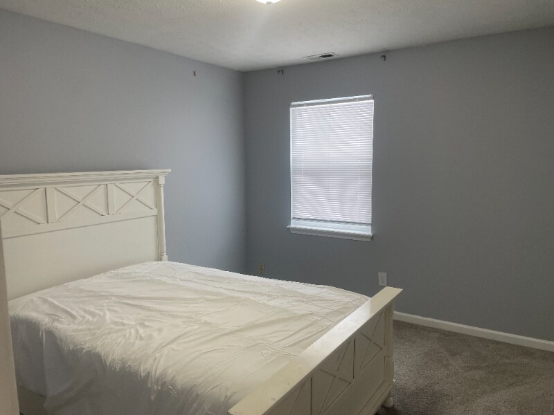 Building Photo - 264 Lyn Gardens Way