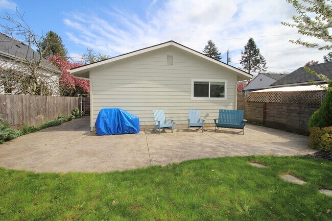 Building Photo - 205 NE 79th Ave