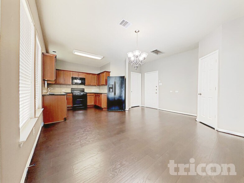 Building Photo - 24718 Lakecrest Creek Dr