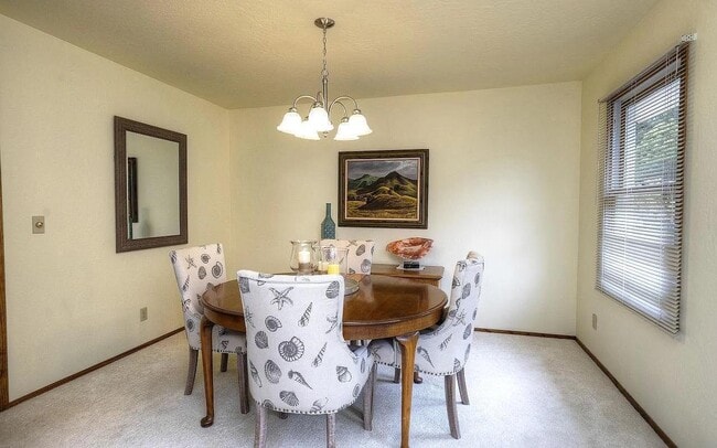 Building Photo - 1004 Acacia St