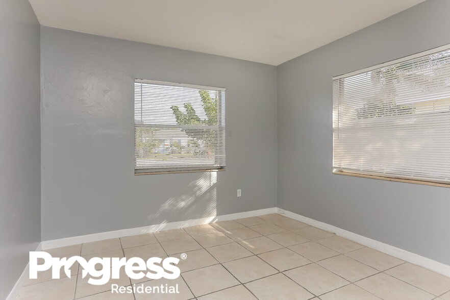 Building Photo - 1505 N Andrews Ave