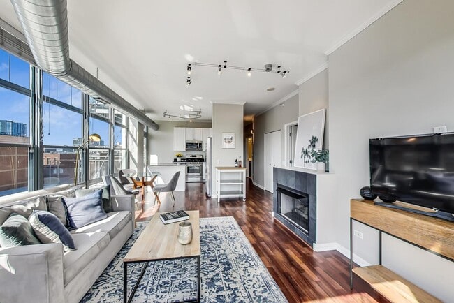 Building Photo - 1200 W Monroe St