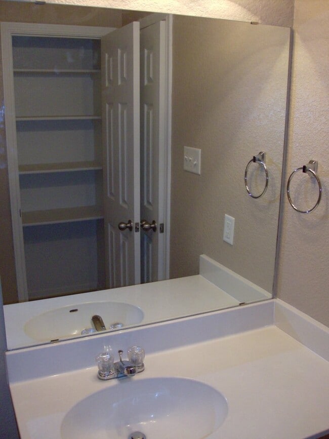 Building Photo - Charming 2 Bed / 2 Bath Duplex in Killeen ...