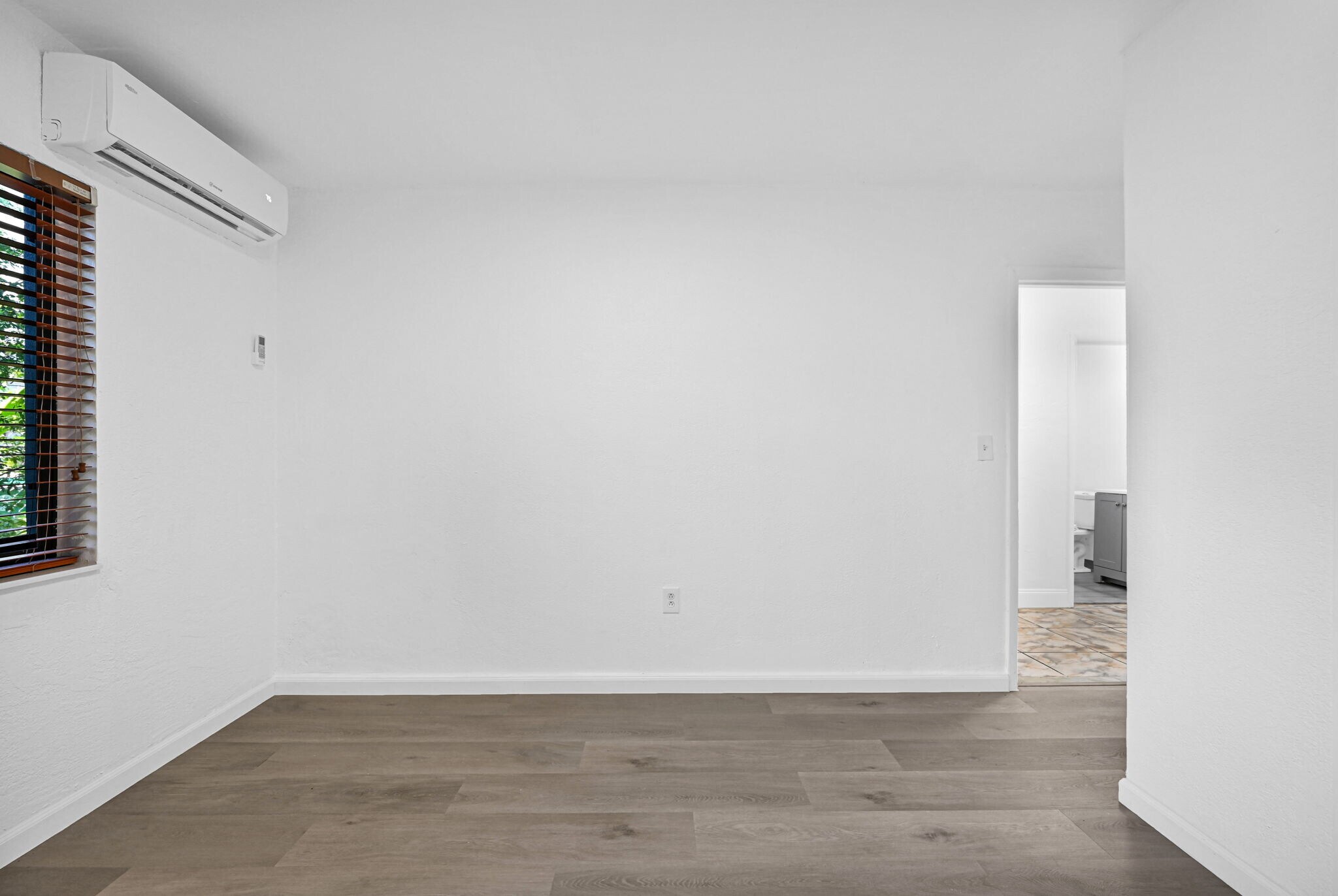 Building Photo - 6432 NE 1st Ct