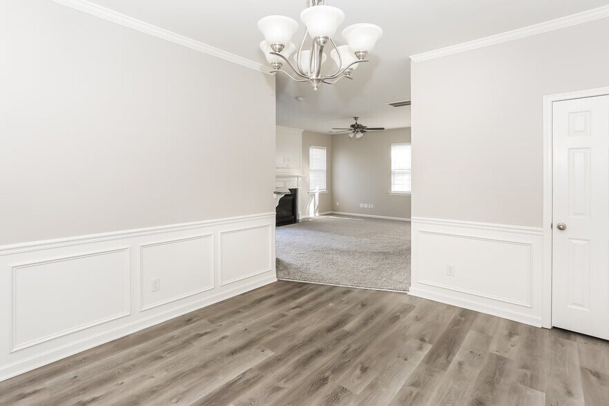 Building Photo - 3371 Streamside Dr