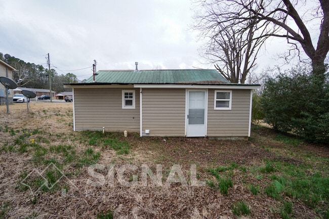 Building Photo - 8432 Lawley Ave