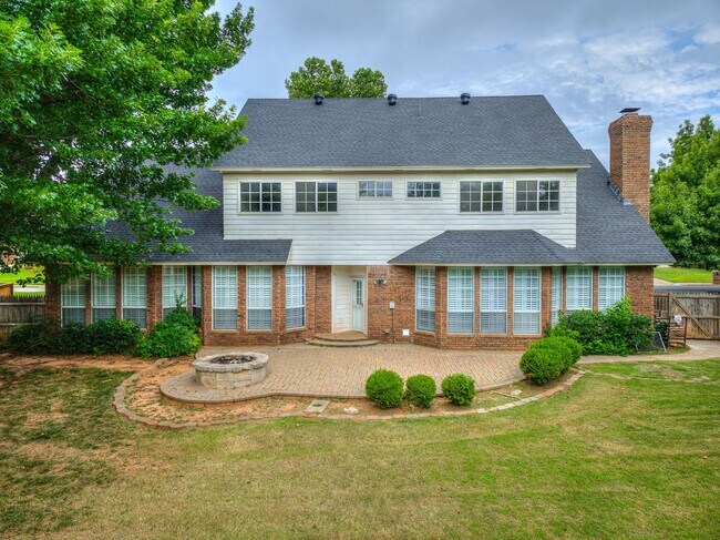 Building Photo - Spacious Home + East Edmond + 4 bedrooms