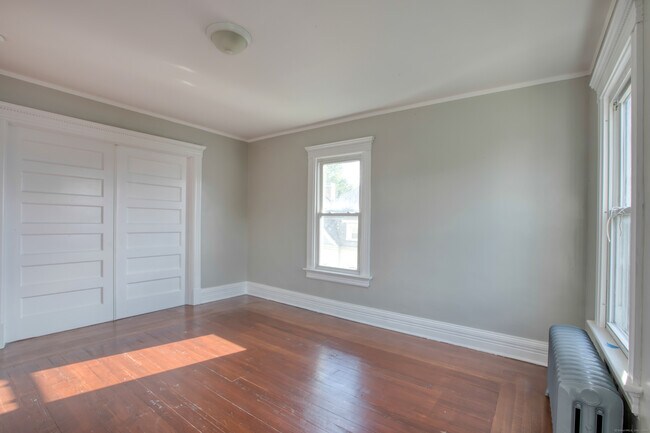 Building Photo - 325 Chestnut St