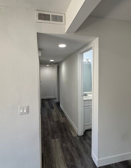 Building Photo - 5678 Surrey Ln
