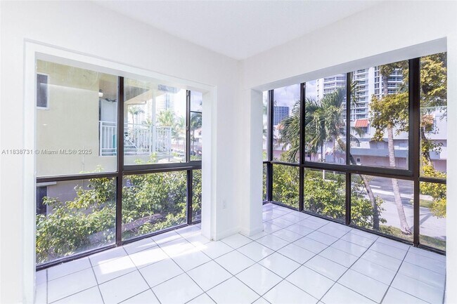 Building Photo - 3862 NE 171 St