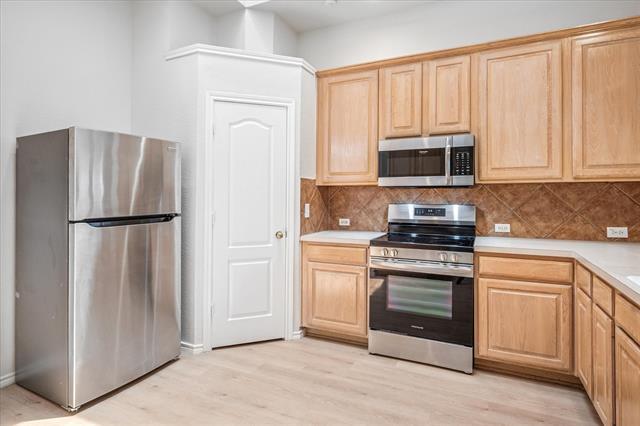 Building Photo - 1700 Bur Oak Dr