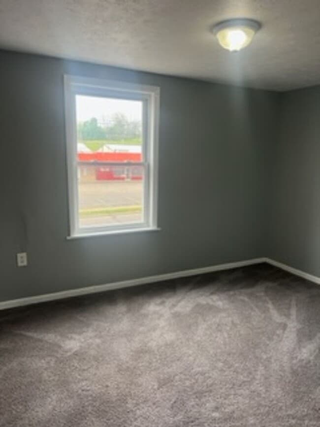 Building Photo - Newly Renovated 2 Br 1 Ba Sunroom, Basemen...