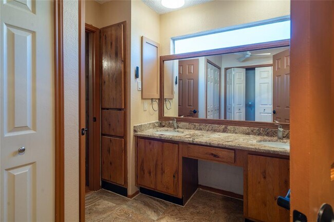 Building Photo - 12710 Timberside Dr