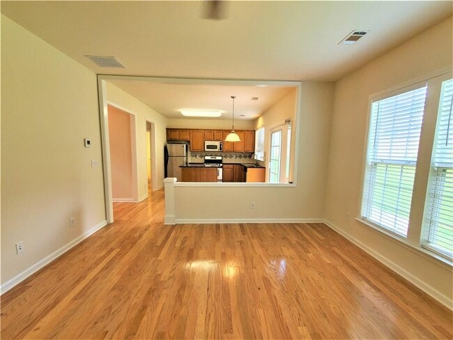 Building Photo - 545 Friars Head Dr NE