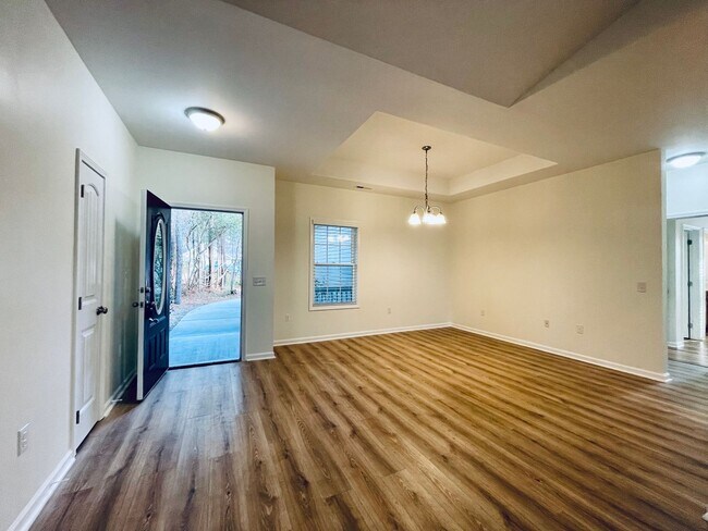 Building Photo - 3/2 single family - quiet neighborhood - updated and ready to move in!