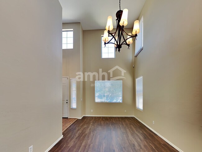 Building Photo - 19395 E Carriage Way