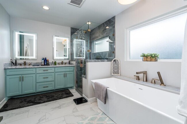 Building Photo - 9127 Highcrest Dr