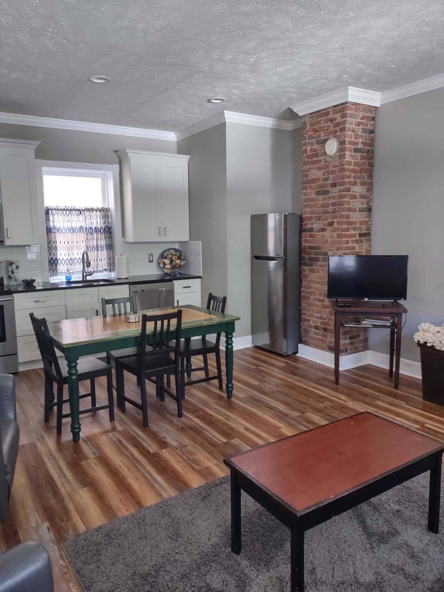 Building Photo - 3144 Woodbine Ave