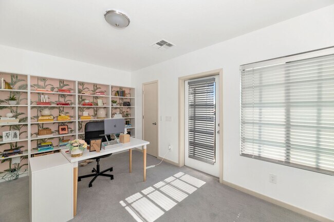 Building Photo - 7855 N 20th Glen