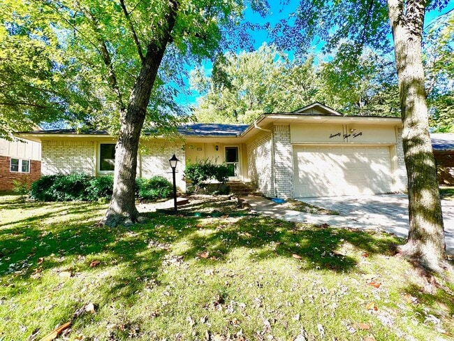 Building Photo - Charming 3-Bed, 2-Bath Home in South Tulsa