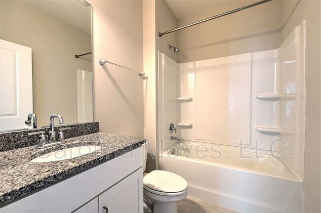 Building Photo - 572 Yellow Fox Rd