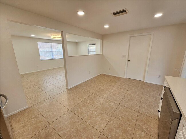 Building Photo - 8820 Pohoy Ave