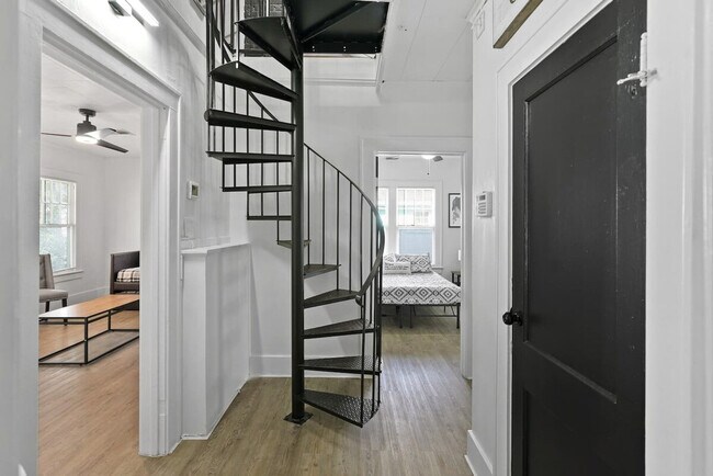 Building Photo - 1829 Hollenbeck Dr