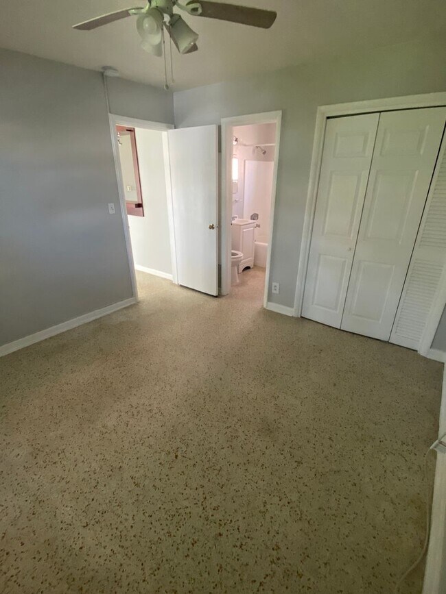 Building Photo - 711 Gotham Ct