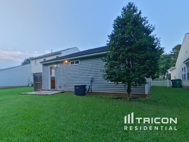 Building Photo - 10429 Hugue Way