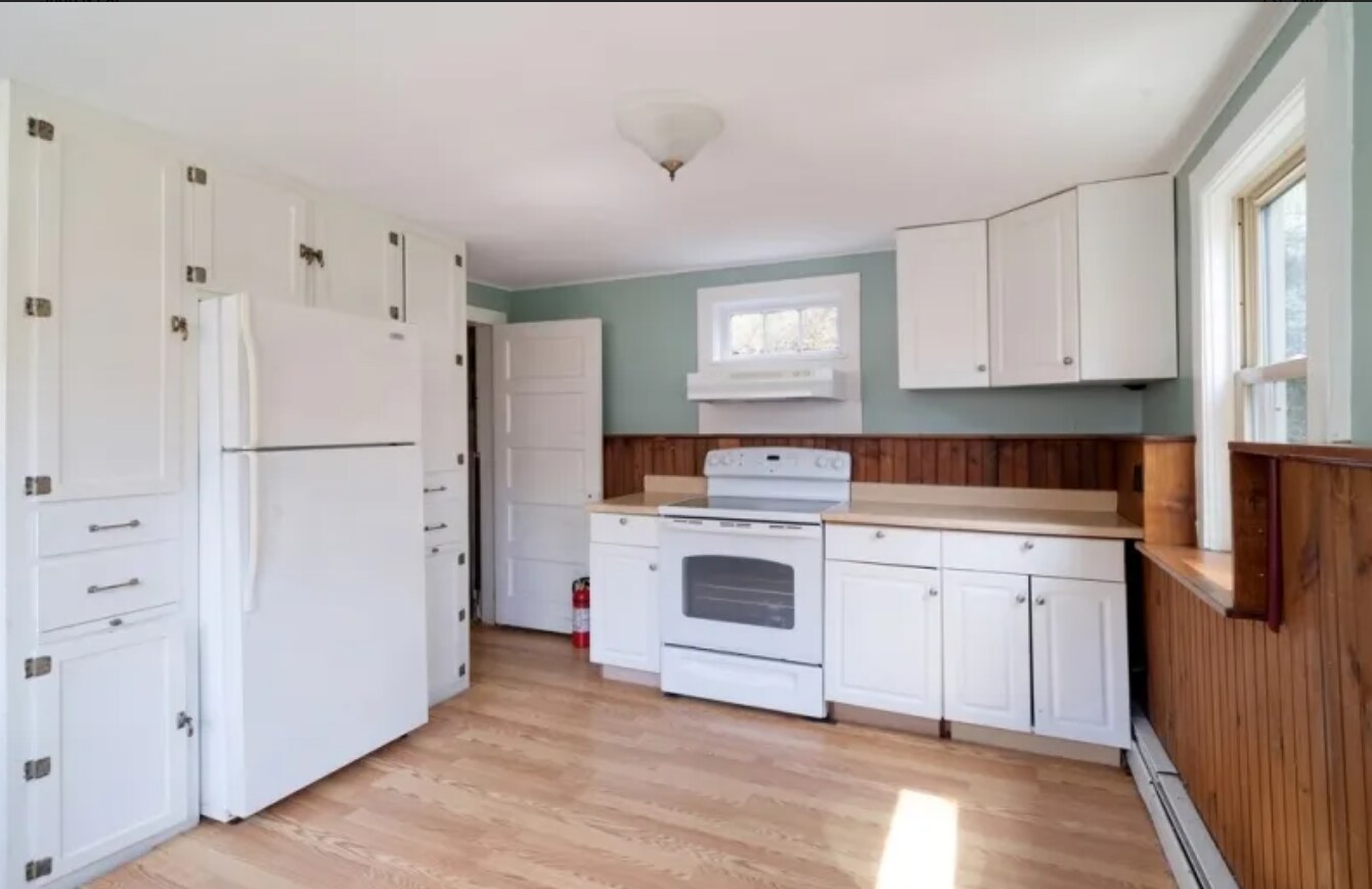 Building Photo - 20 Pleasant Grove Rd