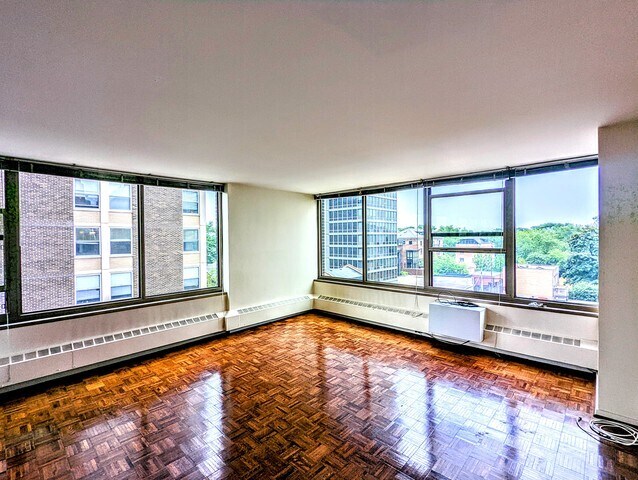 Building Photo - 360 W Wellington Ave